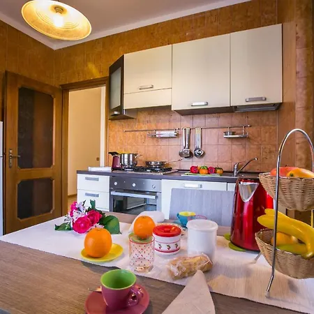Sleeps 6 Holiday home *