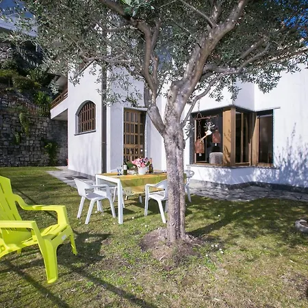 Sleeps 6 Holiday home Brienno